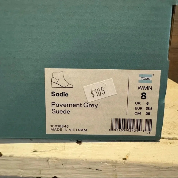Grey NEW in box Sadie TOMS size 8 heeled suede boots - Picture 2 of 9